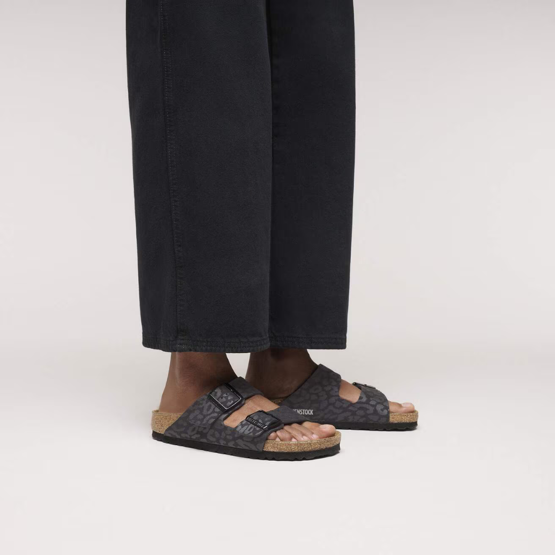 Birkenstock Arizona – Sandalo in Materiale Sintetico con Stampa Leopardata